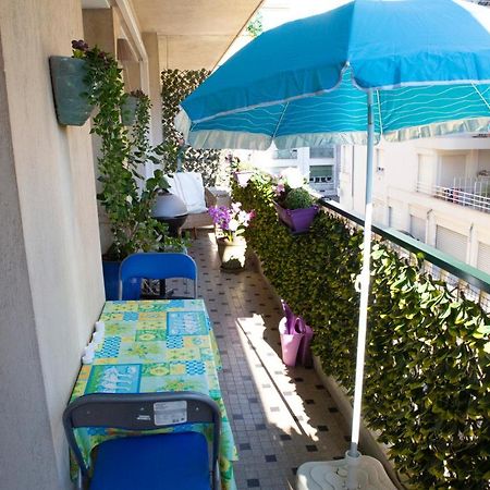 Chill Out Apartment, 2 Mins From Beach Nizza Exterior foto
