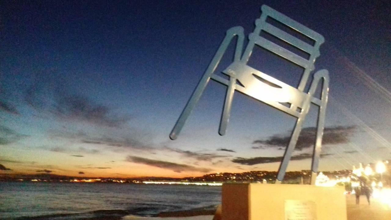 Chill Out Apartment, 2 Mins From Beach Nizza Exterior foto